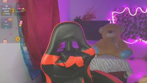 lara online show from August 8, 10:14 am