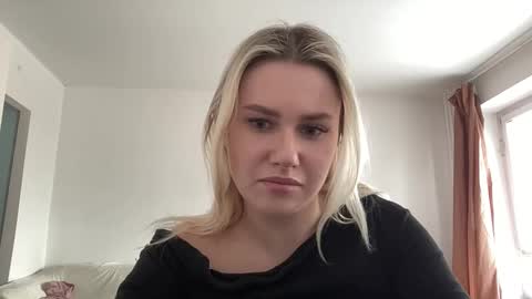 elaraluxxxe online show from February 15, 1:27 pm