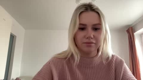 elaraluxxxe online show from February 14, 12:03 pm