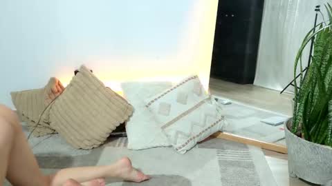 elaravennori online show from January 16, 3:04 am