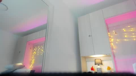elarey_ online show from May 1, 12:21 pm