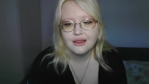 elayne_sweet online show from April 28, 6:18 am