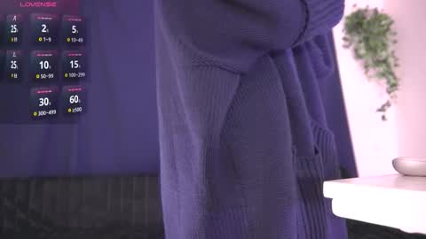 elena_li online show from December 14, 3:35 am