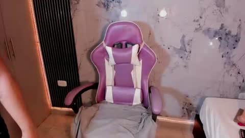 elena_wolff online show from June 25, 11:59 am