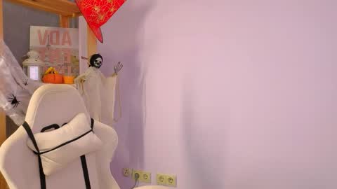 Snapshot of elenamonroee chatting on October 21, 5:12 am elenamonroee online show from October 21, 5:12 am