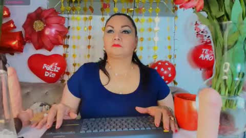 Snapshot of elenna_boobs_ chatting on September 19, 5:33 am elenna_boobs_ online show from September 19, 5:33 am