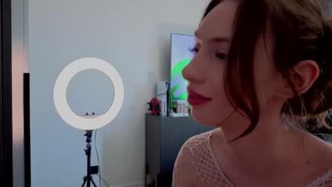 Elfie online show from April 25, 7:32 am