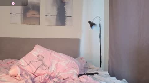 Elfie online show from June 17, 5:56 am