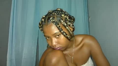 Snapshot of elia011 chatting on January 19, 1:10 am elia011 online show from January 19, 1:10 am