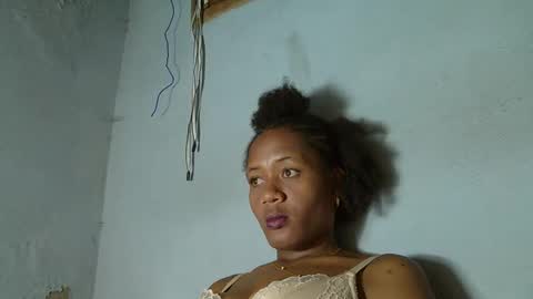 Snapshot of elia011 chatting on February 9, 7:52 pm elia011 online show from February 9, 7:52 pm