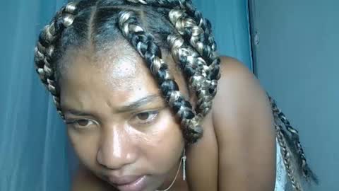 Snapshot of elia011 chatting on January 19, 12:17 pm elia011 online show from January 19, 12:17 pm