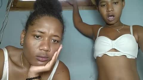 Snapshot of elia011 chatting on February 6, 2:04 pm elia011 online show from February 6, 2:04 pm