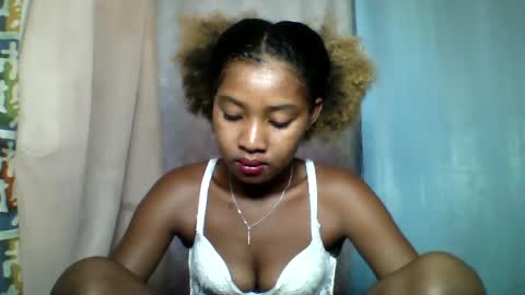 Snapshot of elia011 chatting on January 31, 5:40 am elia011 online show from January 31, 5:40 am