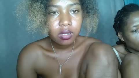 Snapshot of elia011 chatting on January 17, 2:08 am elia011 online show from January 17, 2:08 am