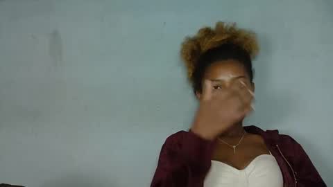 Snapshot of elia011 chatting on February 7, 2:40 am elia011 online show from February 7, 2:40 am