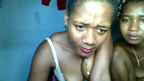 Snapshot of elia011 chatting on January 25, 8:00 pm elia011 online show from January 25, 8:00 pm