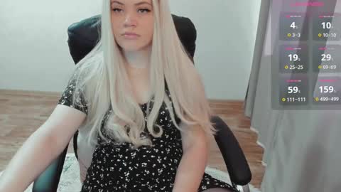 Snapshot of elia_ chatting on March 5, 7:49 am Ella online show from March 5, 7:49 am