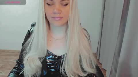 Snapshot of elia_ chatting on February 3, 6:45 am Ella online show from February 3, 6:45 am