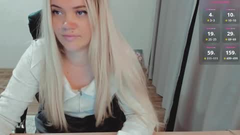Snapshot of elia_ chatting on October 10, 7:25 am Ella online show from October 10, 7:25 am
