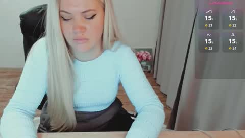 Snapshot of elia_ chatting on October 17, 5:55 am Ella online show from October 17, 5:55 am