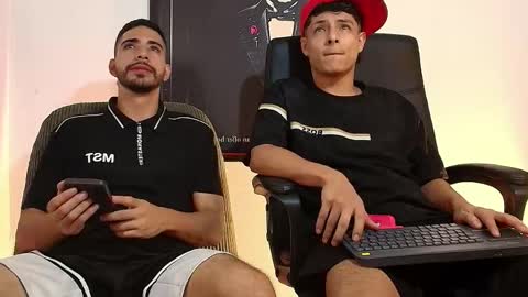 elias_salvatore_ online show from May 14, 2:21 am