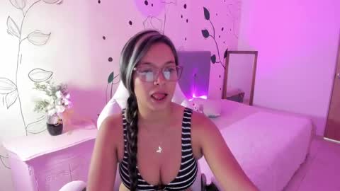 Snapshot of elie_vanderwoodsen chatting on October 20, 4:34 pm Elie online show from October 20, 4:34 pm