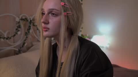 Ellie online show from April 26, 5:16 am