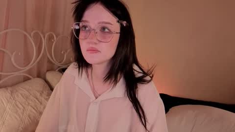 Ellie online show from October 25, 5:19 am