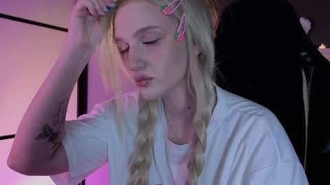 Ellie online show from April 30, 5:34 am