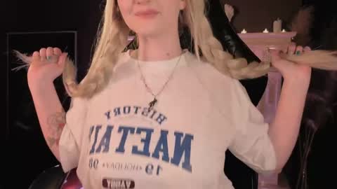 Ellie online show from May 2, 5:35 am