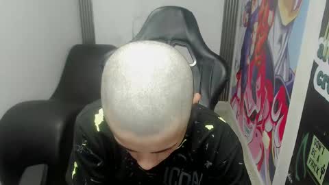 Snapshot of elii_797 chatting on January 22, 1:00 pm bby-santy online show from January 22, 1:00 pm