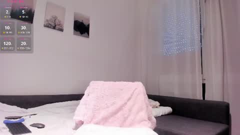 Hey Im Elizzi. Lets have fun and enjoy together  online show from July 4, 3:43 am