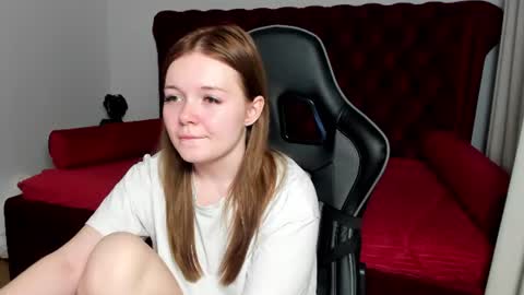 elinavale online show from June 11, 2:53 am