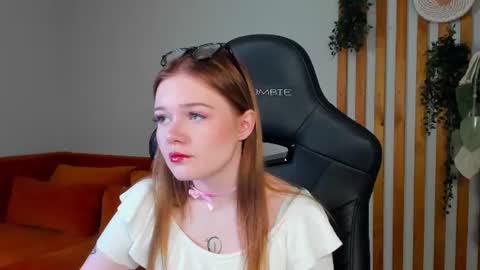 elinavale online show from June 16, 5:33 am