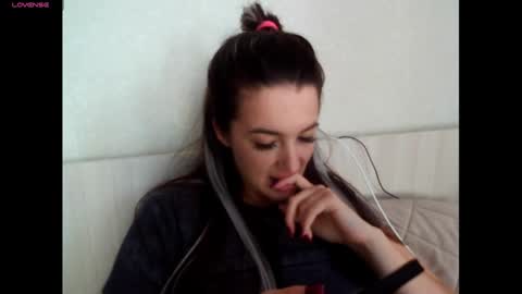 Snapshot of elisa_dove208 chatting on October 16, 7:30 am elisa_dove208 online show from October 16, 7:30 am