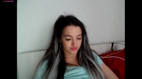 Snapshot of elisa_dove208 chatting on October 23, 6:37 am elisa_dove208 online show from October 23, 6:37 am