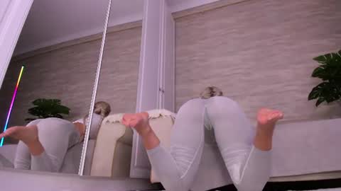 elisabeth_jason online show from August 4, 4:14 pm