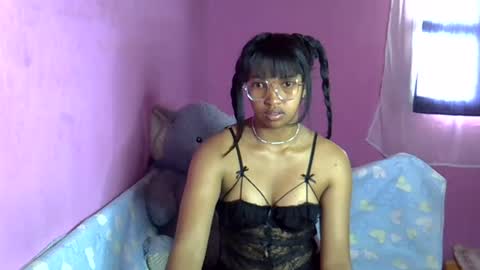 elisah01 online show from June 18, 5:35 am