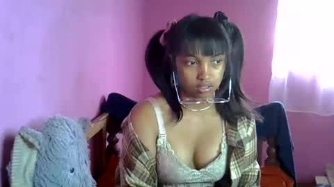 elisah01 online show from June 15, 5:32 am