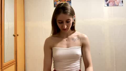 Elisabet online show from April 18, 7:07 pm