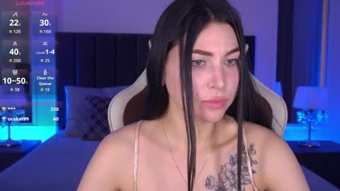 elisevelour online show from April 25, 1:41 pm