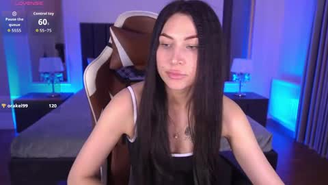 elisevelour online show from April 29, 1:38 pm