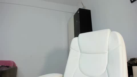 Snapshot of elissavibe chatting on February 11, 4:44 am Elisa  Promotion   online show from February 11, 4:44 am