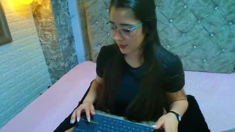 elisvega online show from January 18, 4:43 am