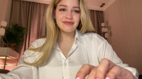 Stephanie online show from April 28, 9:41 pm