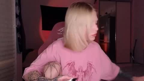 Elizabeth online show from October 9, 6:13 pm