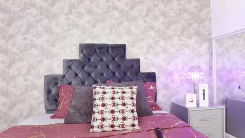 Elizabeth online show from December 20, 1:29 pm