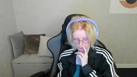 Snapshot of elizabeth_harpper chatting on September 21, 1:31 am Elizabeth online show from September 21, 1:31 am