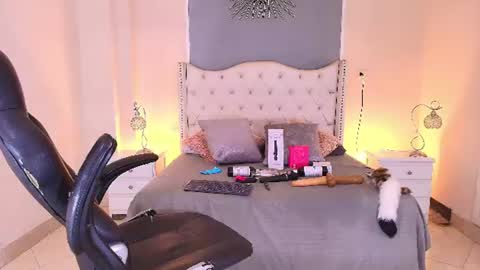 Elizabeth  online show from July 24, 11:24 pm