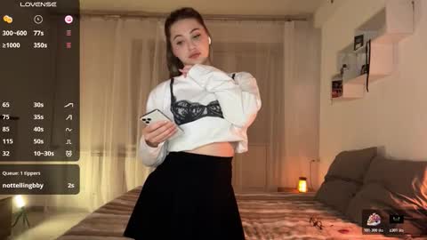 Mia online show from March 17, 5:18 pm